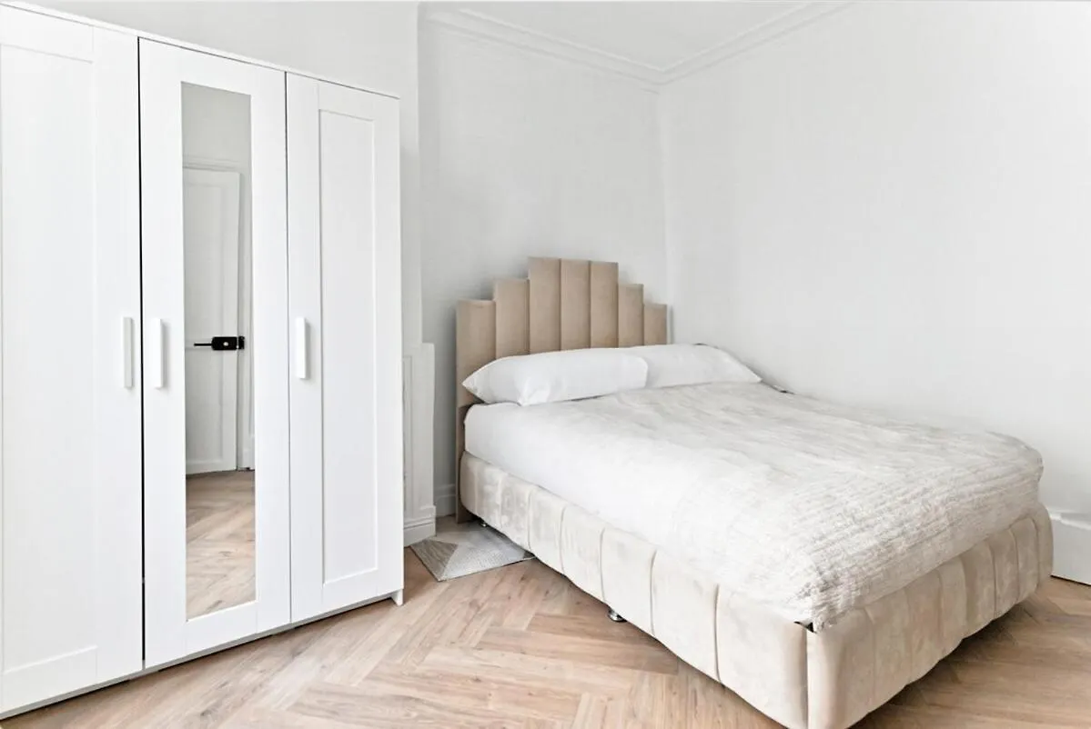 Modern Paris Moulin Rouge Apartment 0*,  Γαλλία
