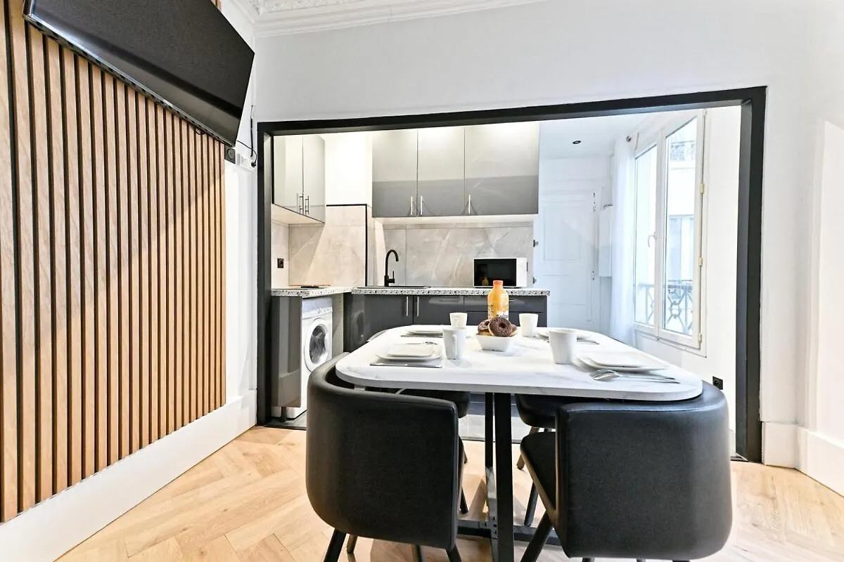 Modern Paris Moulin Rouge Apartment Franciaország
