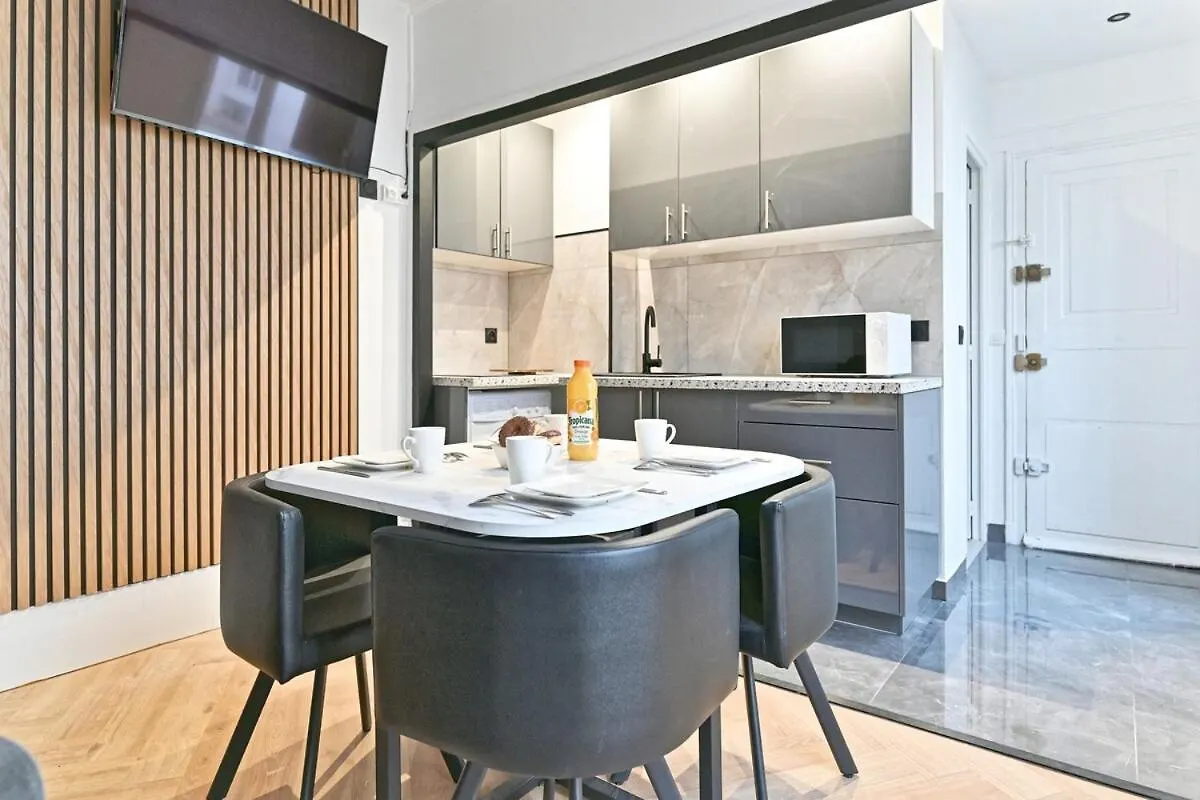 Modern Paris Moulin Rouge Apartment Franciaország